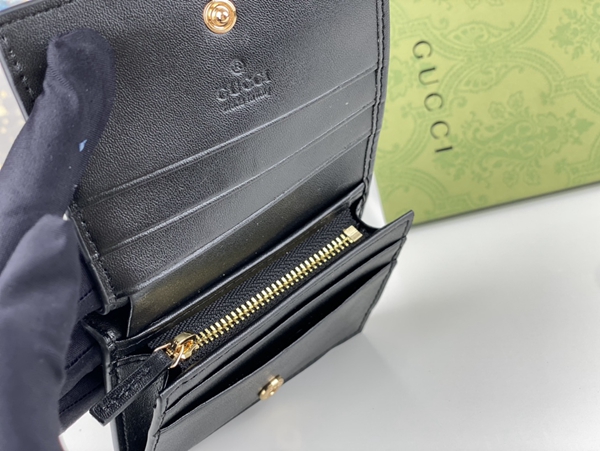 グッチ財布コピー着用イメージ